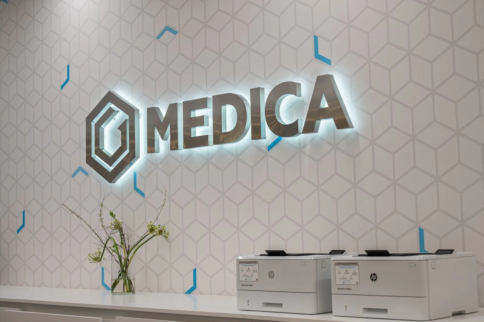  Medica